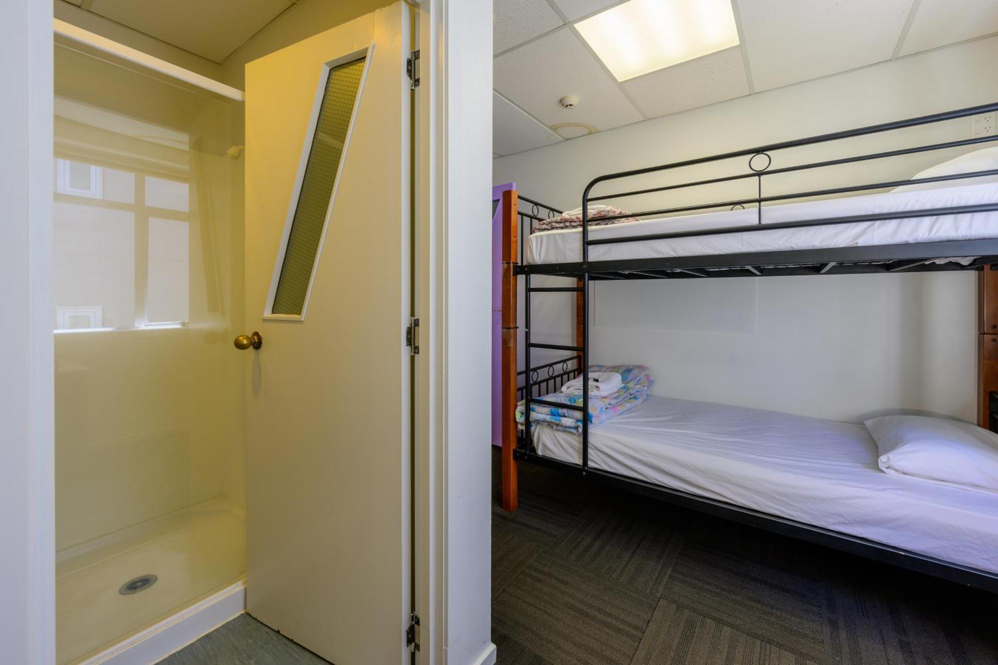 Trek Global Backpackers Hostel Wellington Exterior photo