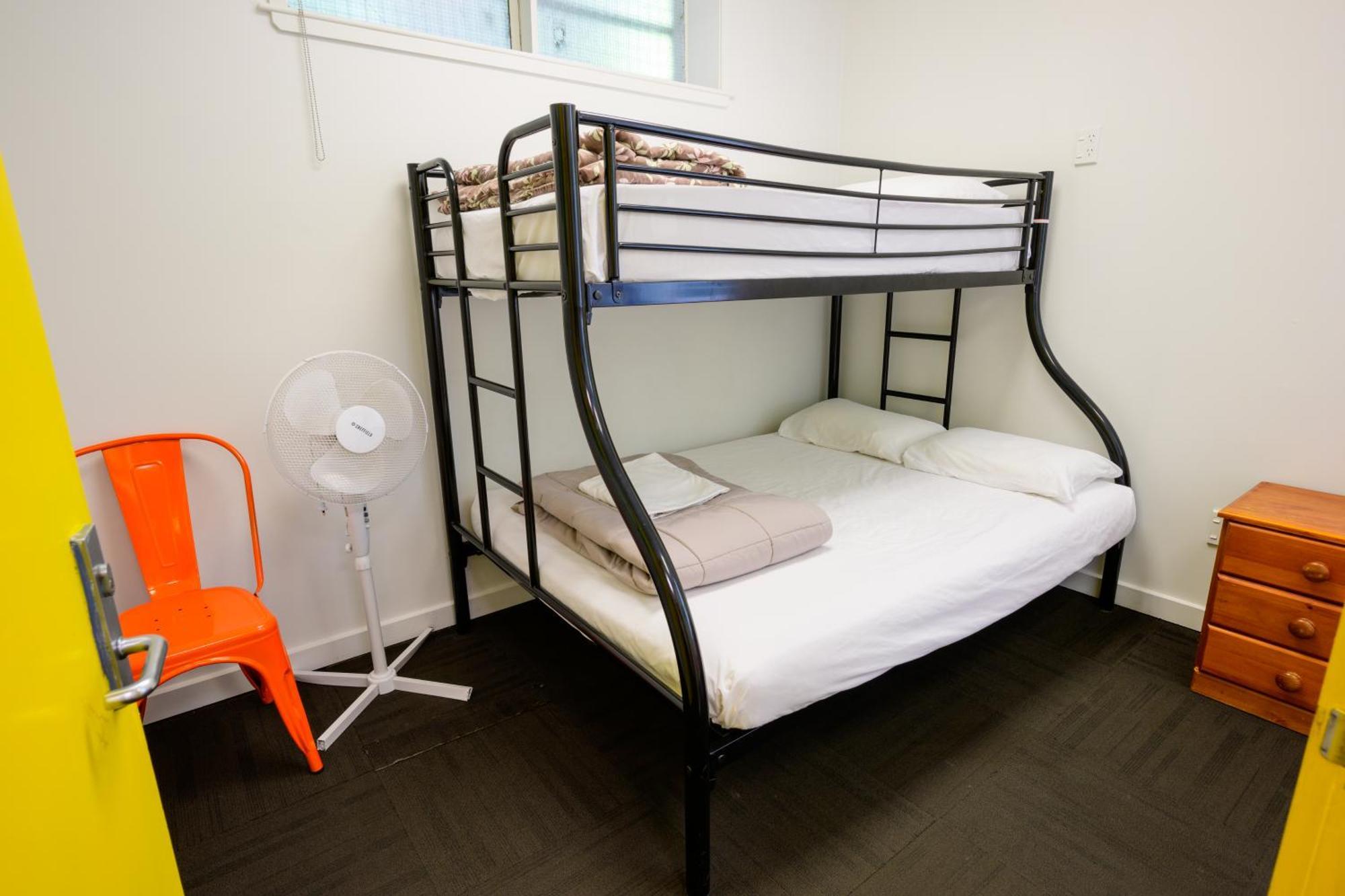 Trek Global Backpackers Hostel Wellington Room photo